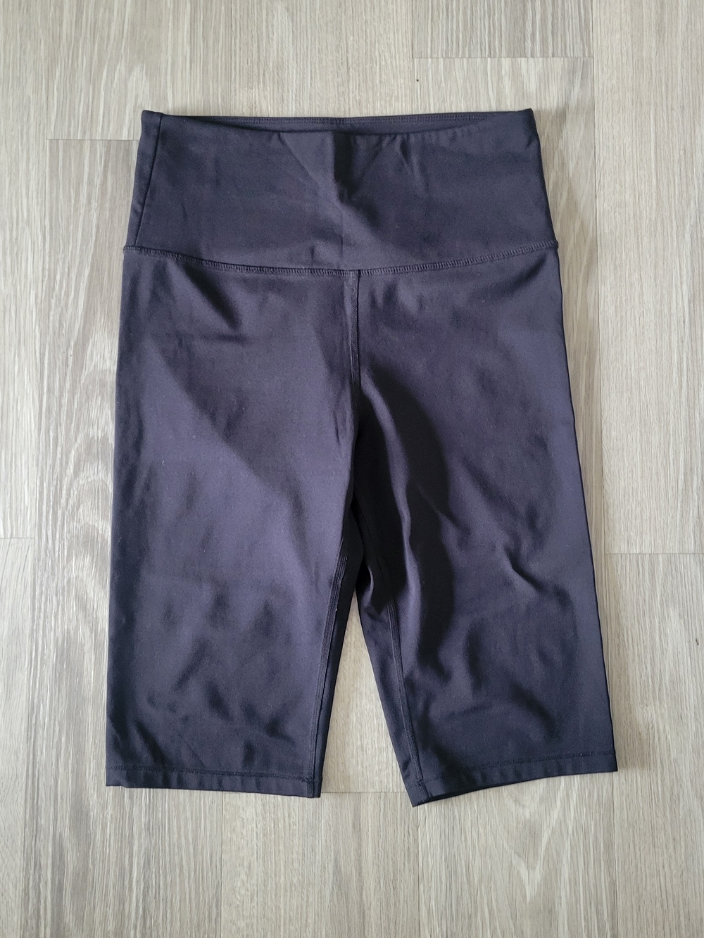 H&M Sport Black Mid-Length High Rise Women’s Hiking And Biker Shorts Size Small